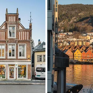 Live In Historic Building - View To Bryggen Appartamento